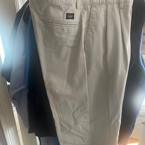 Dockers Men's Khaki Chinos